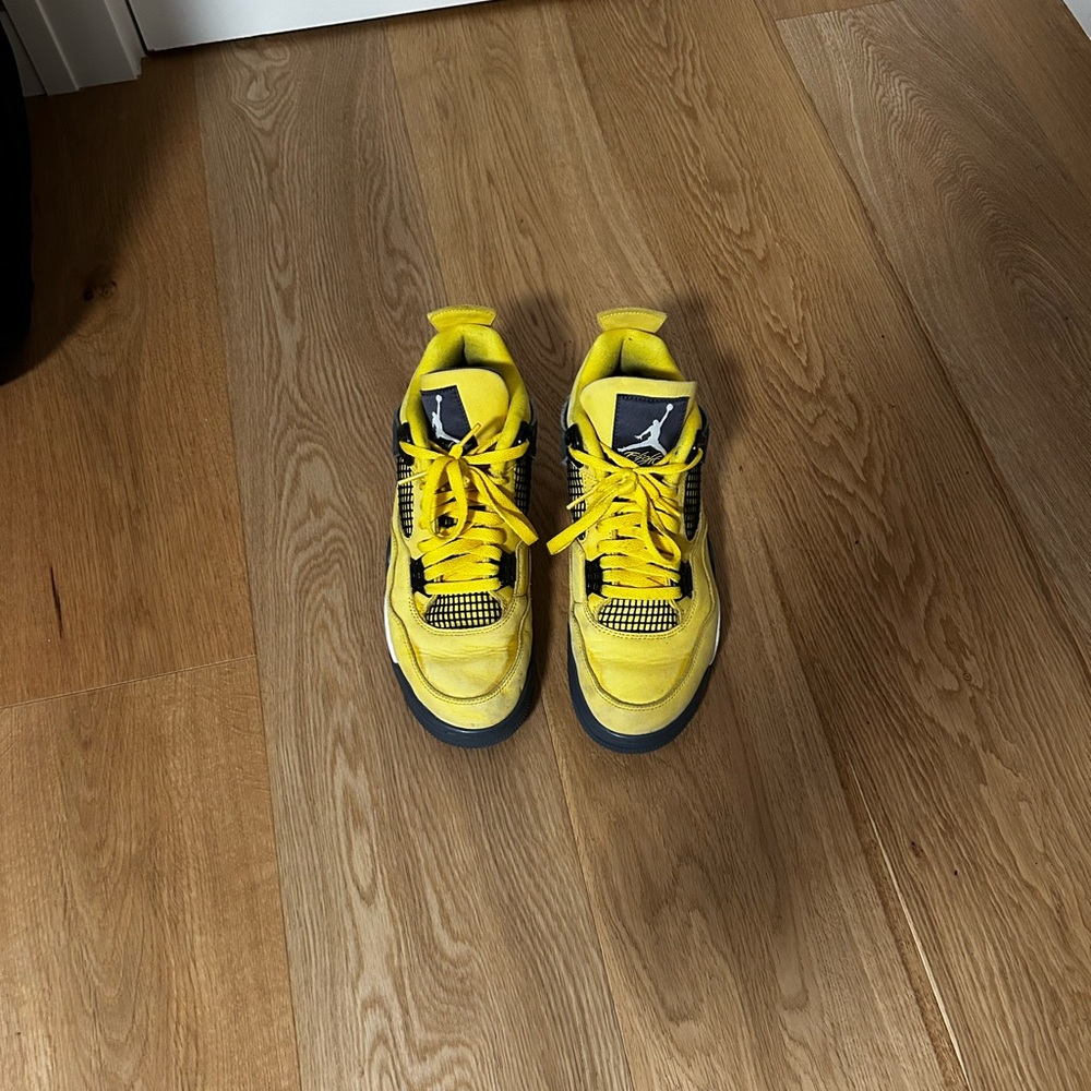 Jordan Sneakers Yellow and Black